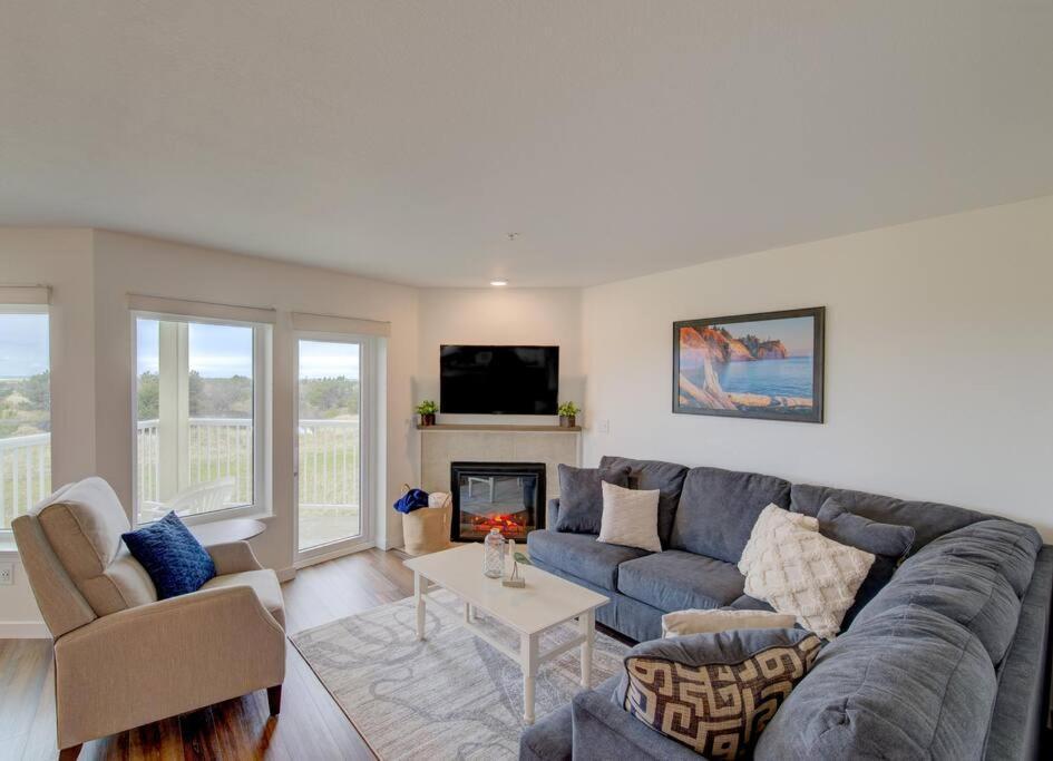 Beach Please-Updated Home With Ocean Views Long Beach Exterior foto