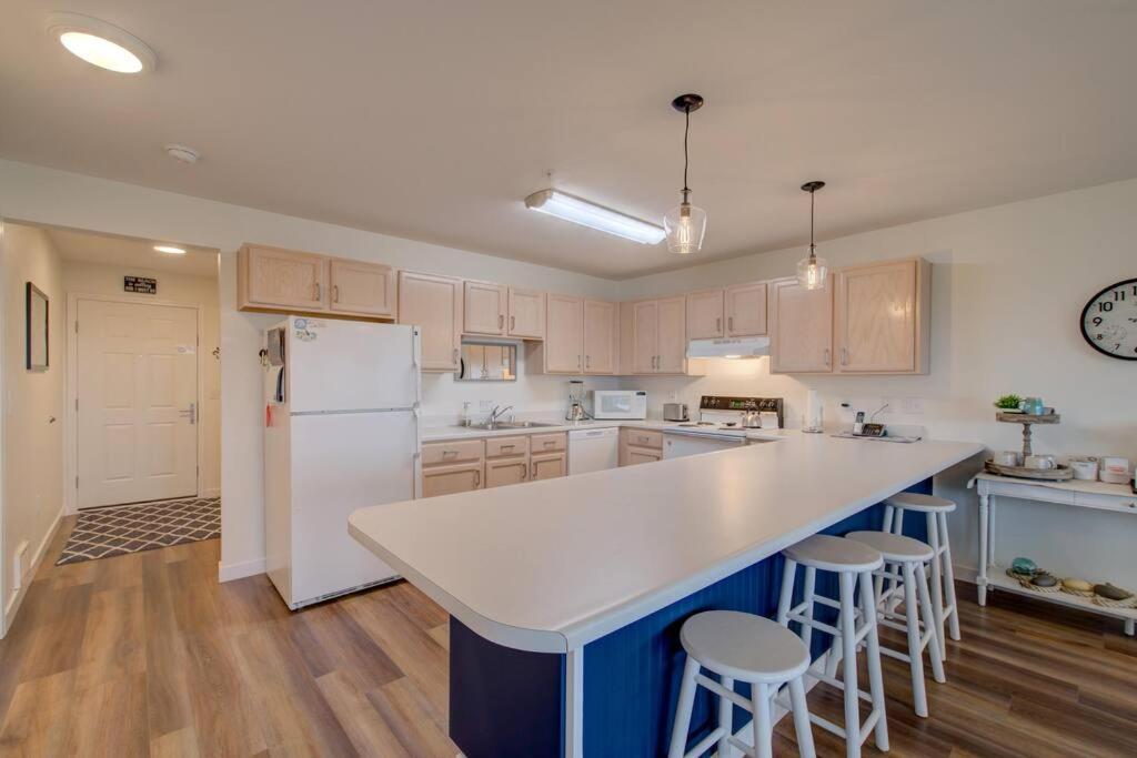 Beach Please-Updated Home With Ocean Views Long Beach Exterior foto